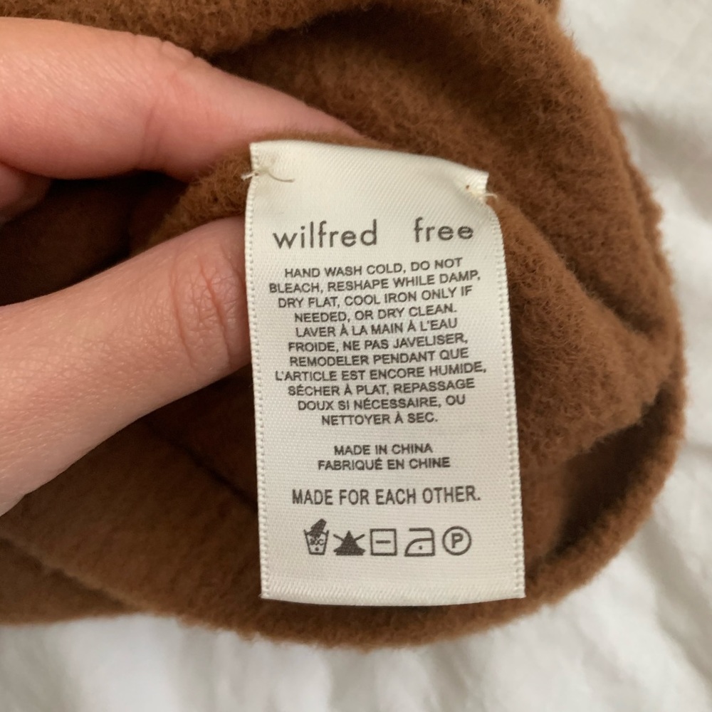 Fuzzy aritzia crop t shirt sweater size small - Picture 3 of 4